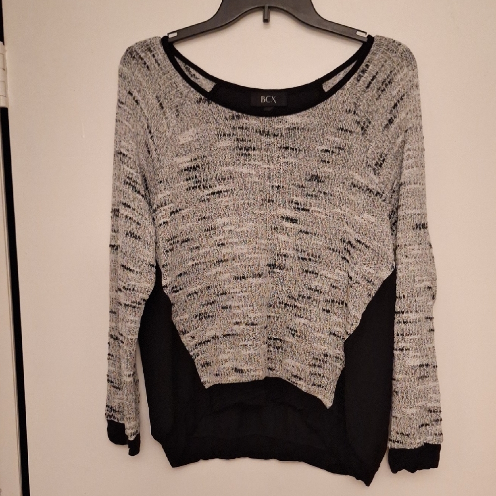 BCX Women's Black and White Crew Neck Sweater